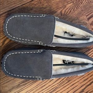 Clarks women’s size 9 moccasin slippers